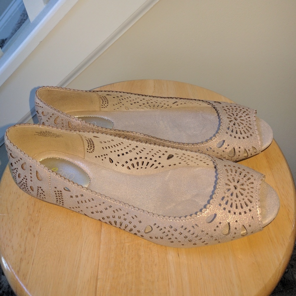 **SOLD**Metallica Blush Flats