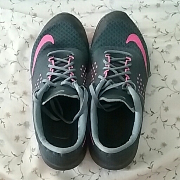 Nike Shoes - Nike tennishoes