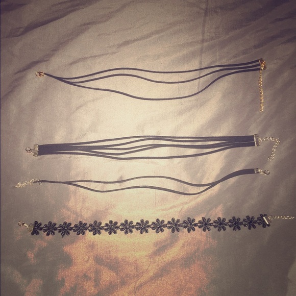 Set of 4 chokers - Picture 1 of 1
