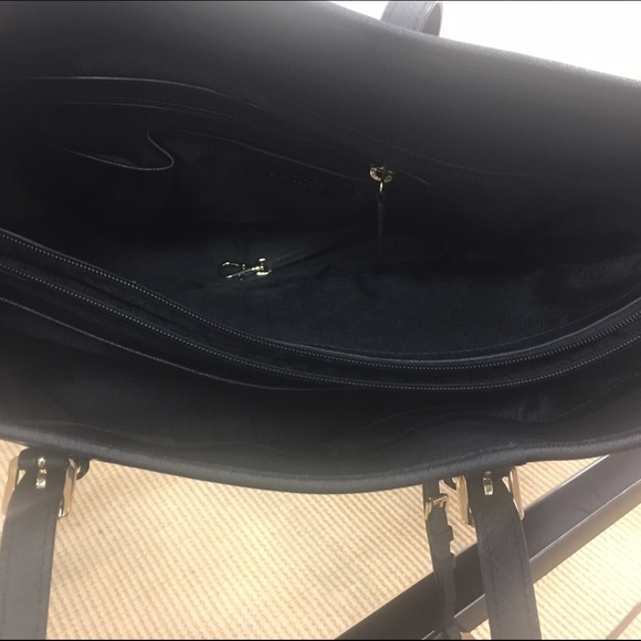 JET SET TRAVEL MEDIUM SAFFIANO LEATHER TOTE - Picture 4 of 4