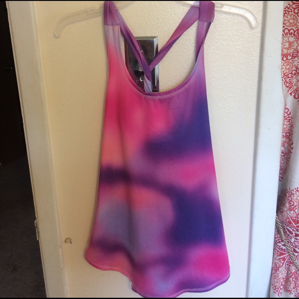 The dye workout top