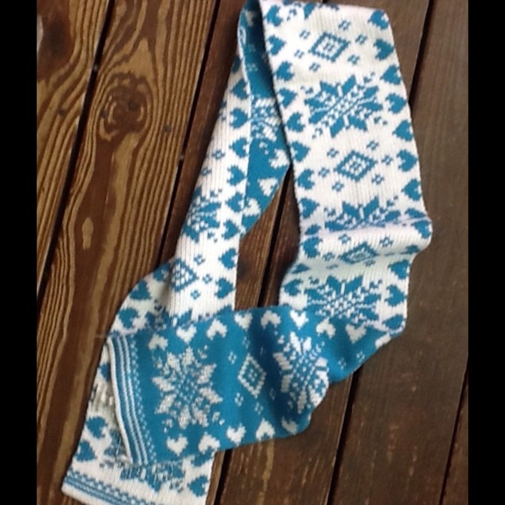 Aeropostale NWOT snowflake scarf