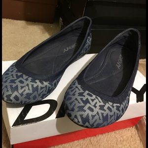 DKNY flats