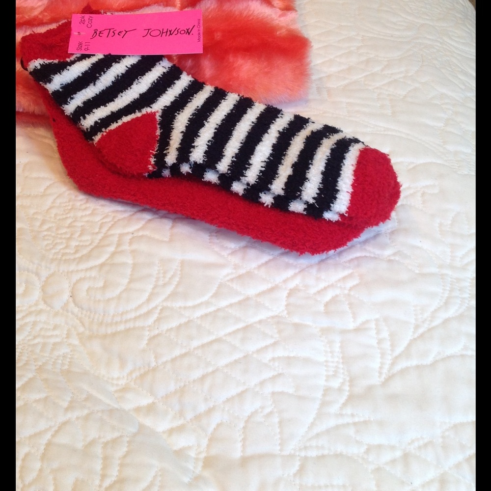 Betsy Johnson 2pk. cozy socks. Size 9-11.