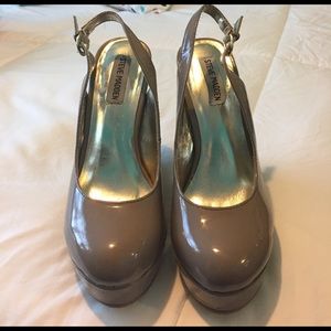 Steve Madden Wedge Heels Gray Nude Color Size 8