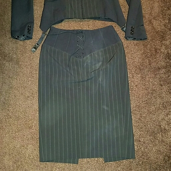 Authentic CELYN B. SKIRT SUIT - Picture 2 of 4