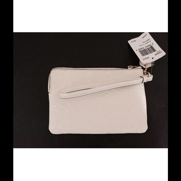 New Coach Signature Corner Zip Wristlets. - Picture 2 of 3