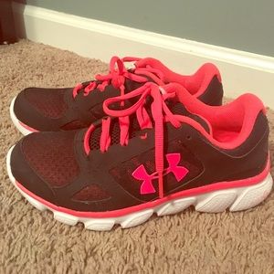 Under Armour size 6 shoes