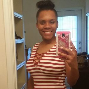 Meet your Posher, Lacareya