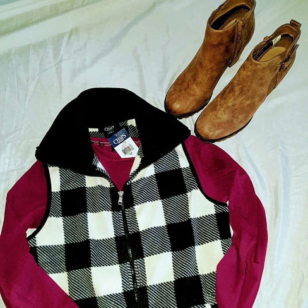 Chaps Fleece Vest - Black & White