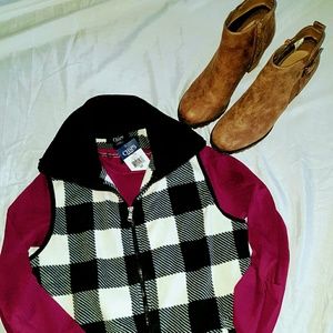 Chaps Fleece Vest - Black & White