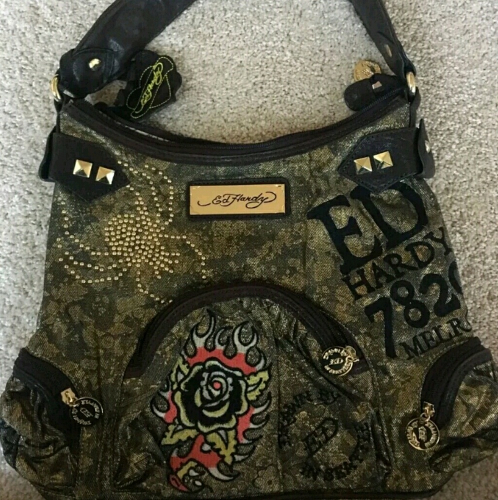 LOOKING TO BUY THIS ED HARDY BAG