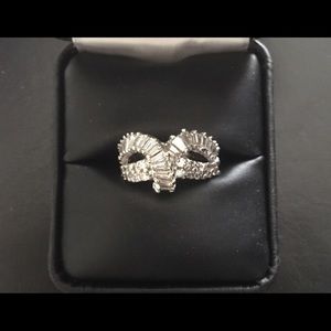 🎉*ONE DAY SALE* 🎉Abstract Design Diamond Ring