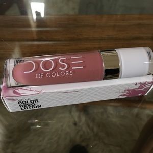 Dose of Colors lipgloss in Rose