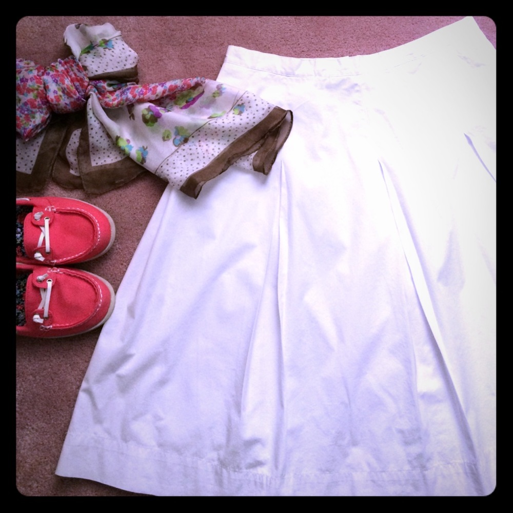 White drop pleated skirt