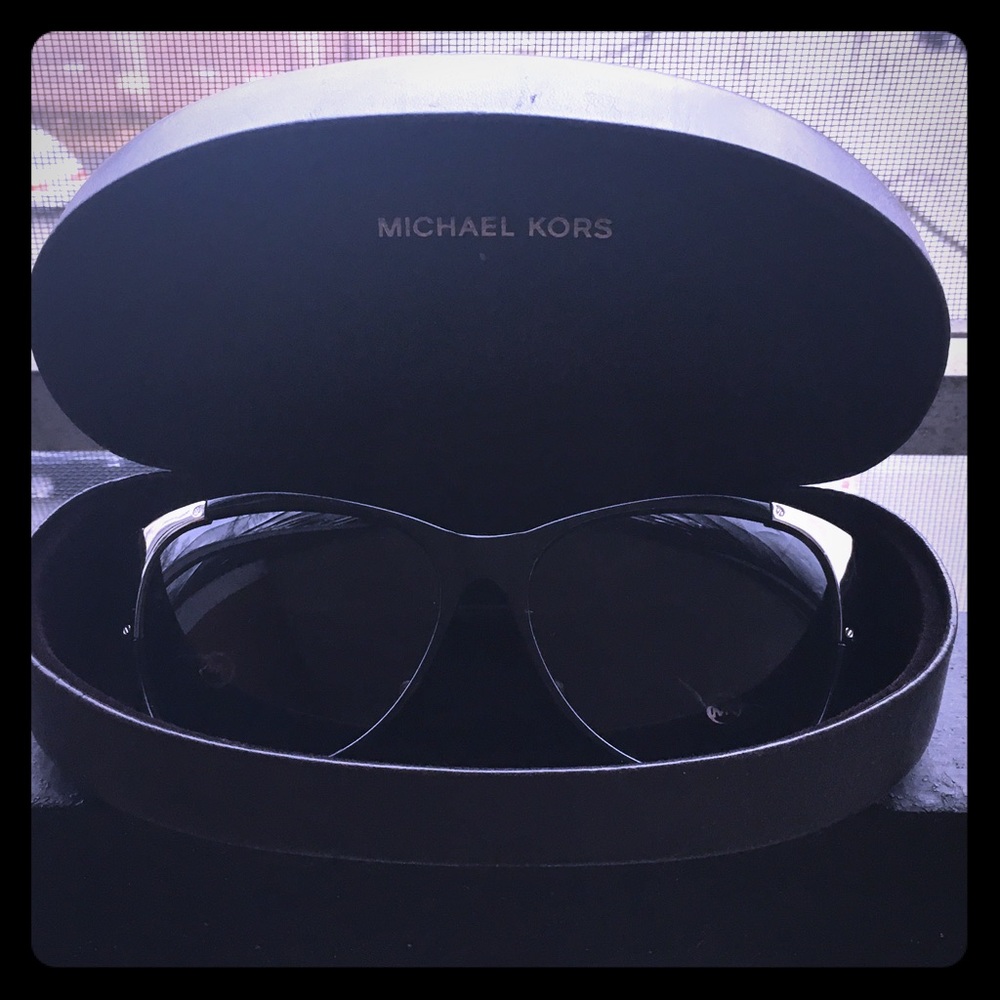 Authentic MK black 🕶sunglasses