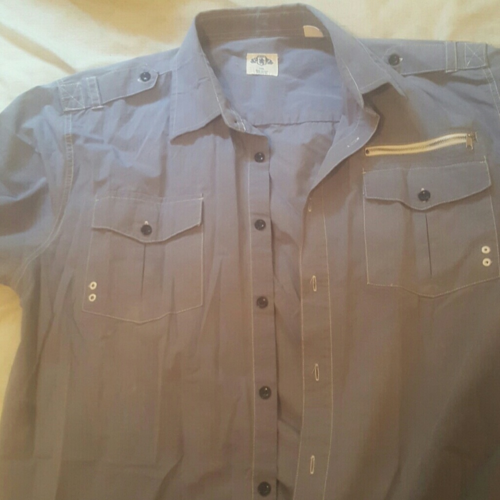 Light blue Short sleeve  casual button  up shirt