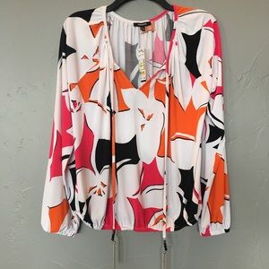 NEW! PREMISE TOP   Great for spring