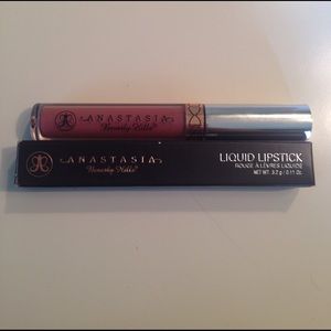 ABH Dusty Rose Liquid Lipstick 💘 Authentic 100%