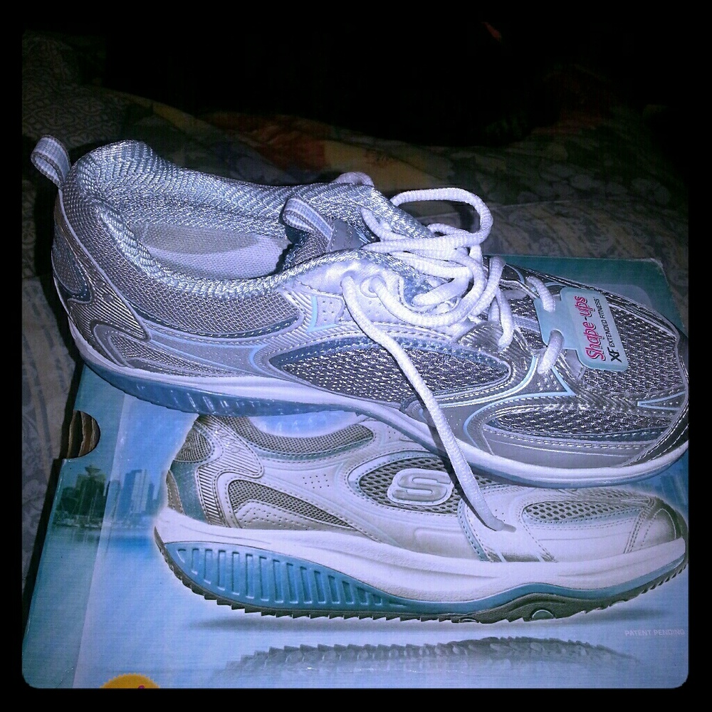 Sketchers shape up tennis shoes sz 9m NWT