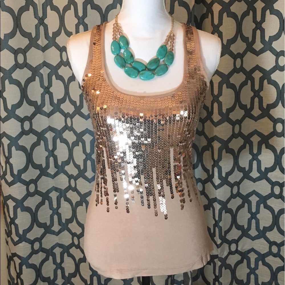 Tan tank with bronze sequence