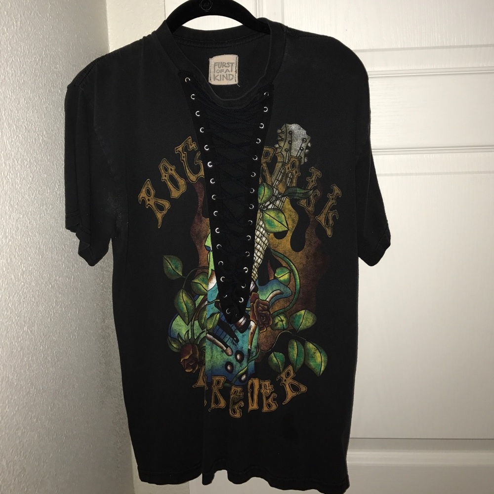 Lace-up graphic tee