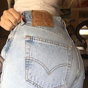 vintage levi's straight from the thrift store !