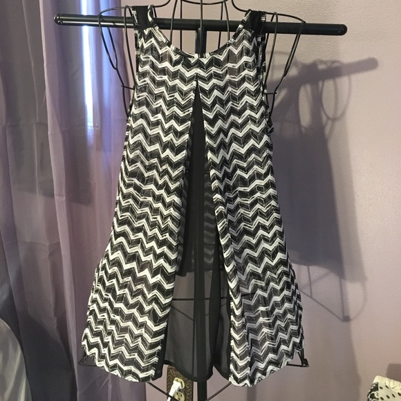 ❤️Candie's chevron top❤️ - Picture 4 of 4