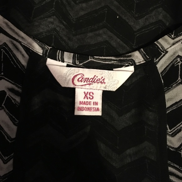 ❤️Candie's chevron top❤️ - Picture 2 of 4