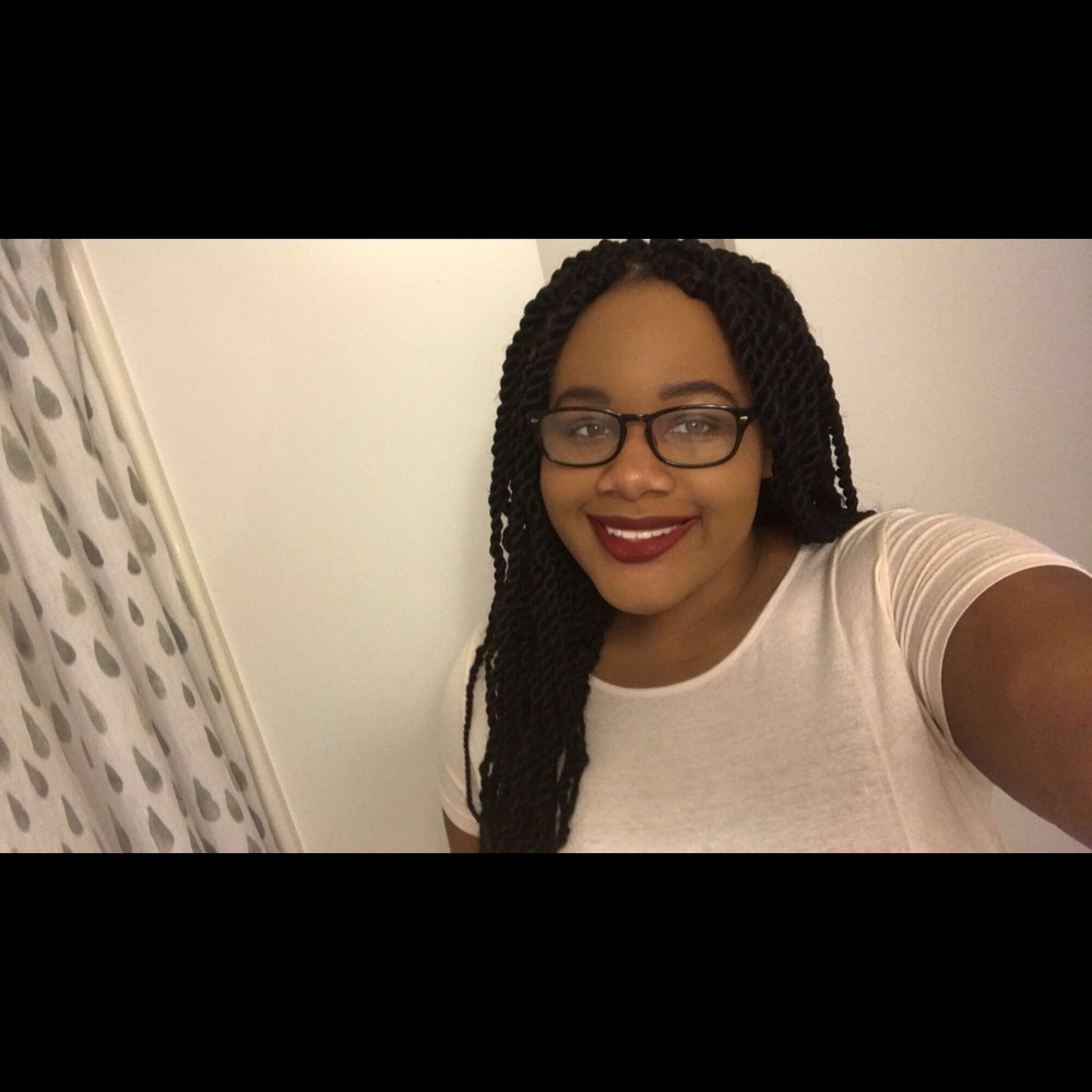 Meet your Posher, Nia