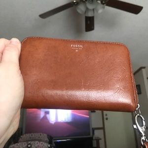 EUC Fossil Leather wristlet wallet