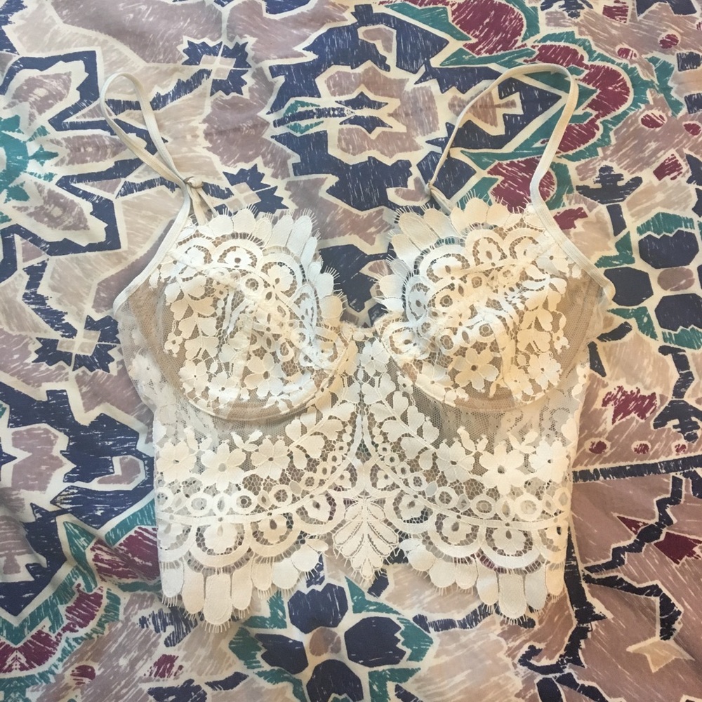 For Love and Lemons She's a Knockout Bra white