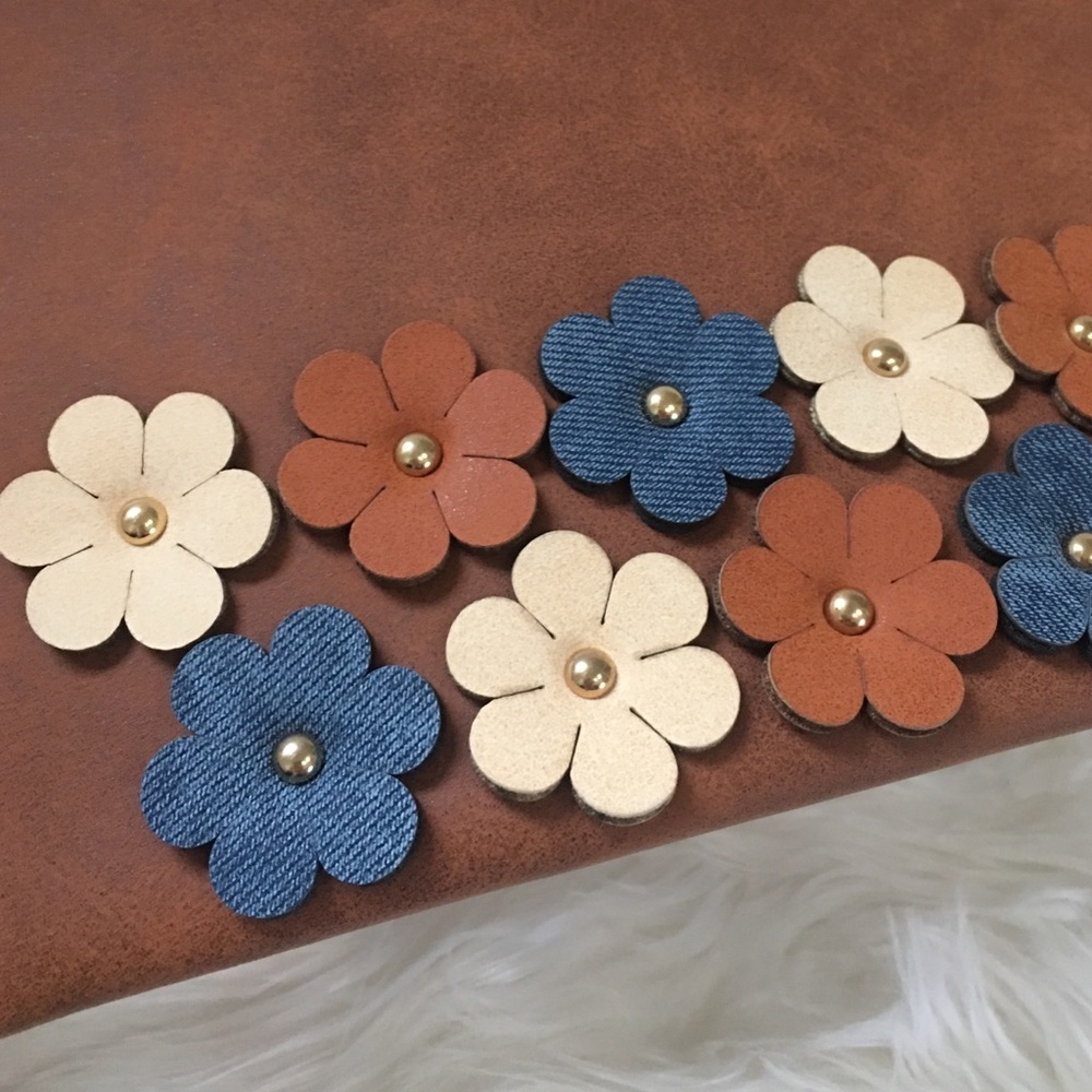 3D flower clutch bag floral tan beige faux suede - Picture 3 of 4