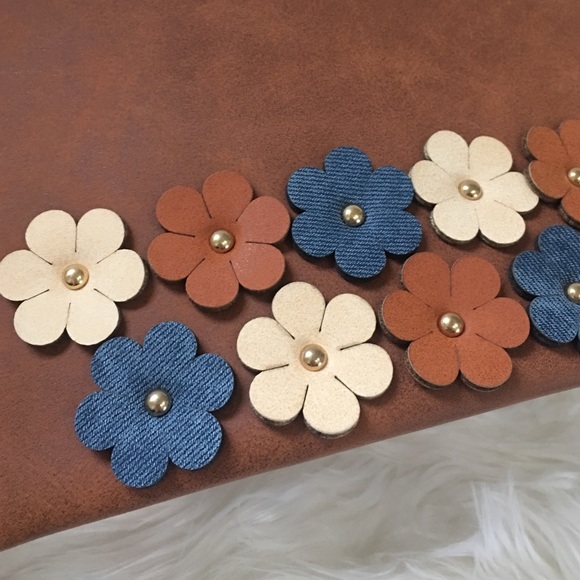 3D flower clutch bag floral tan beige faux suede - Picture 3 of 4