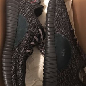 Yeezy 350 boost pirate black