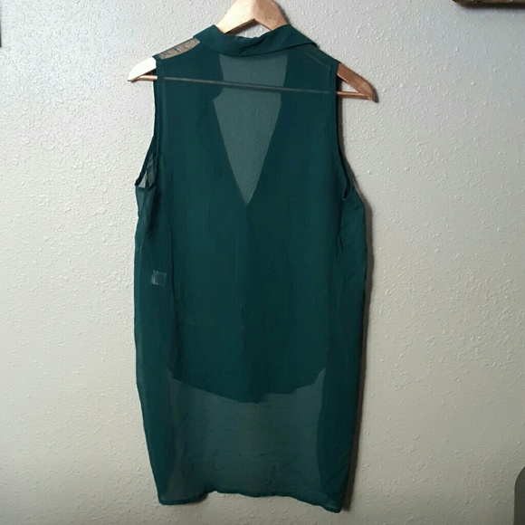 Sheer hi-lo sleeveless button up - Picture 2 of 2