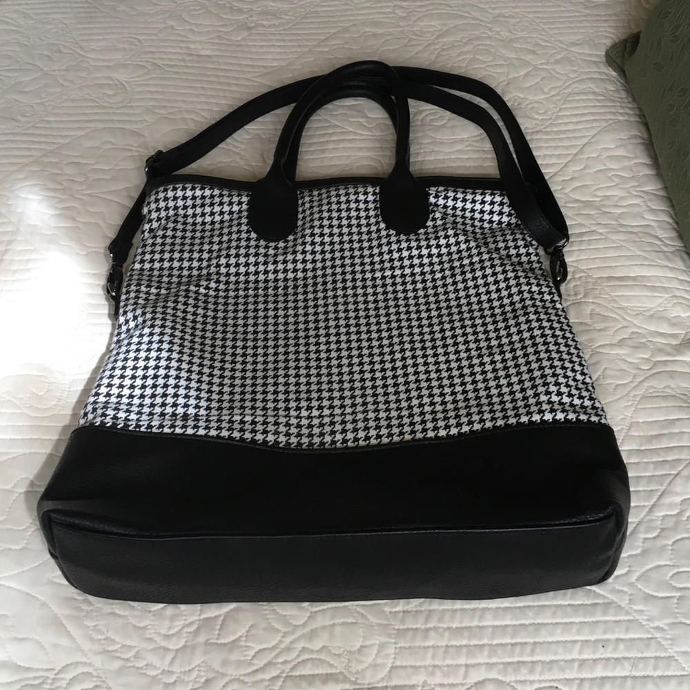 Large and roomy tote
