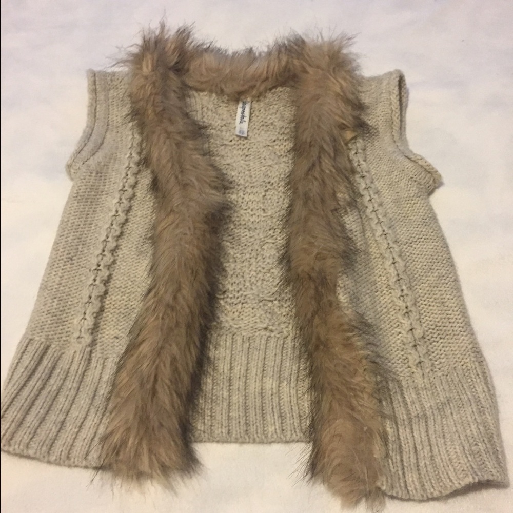 XS Sweater vest made by Aeropostale.