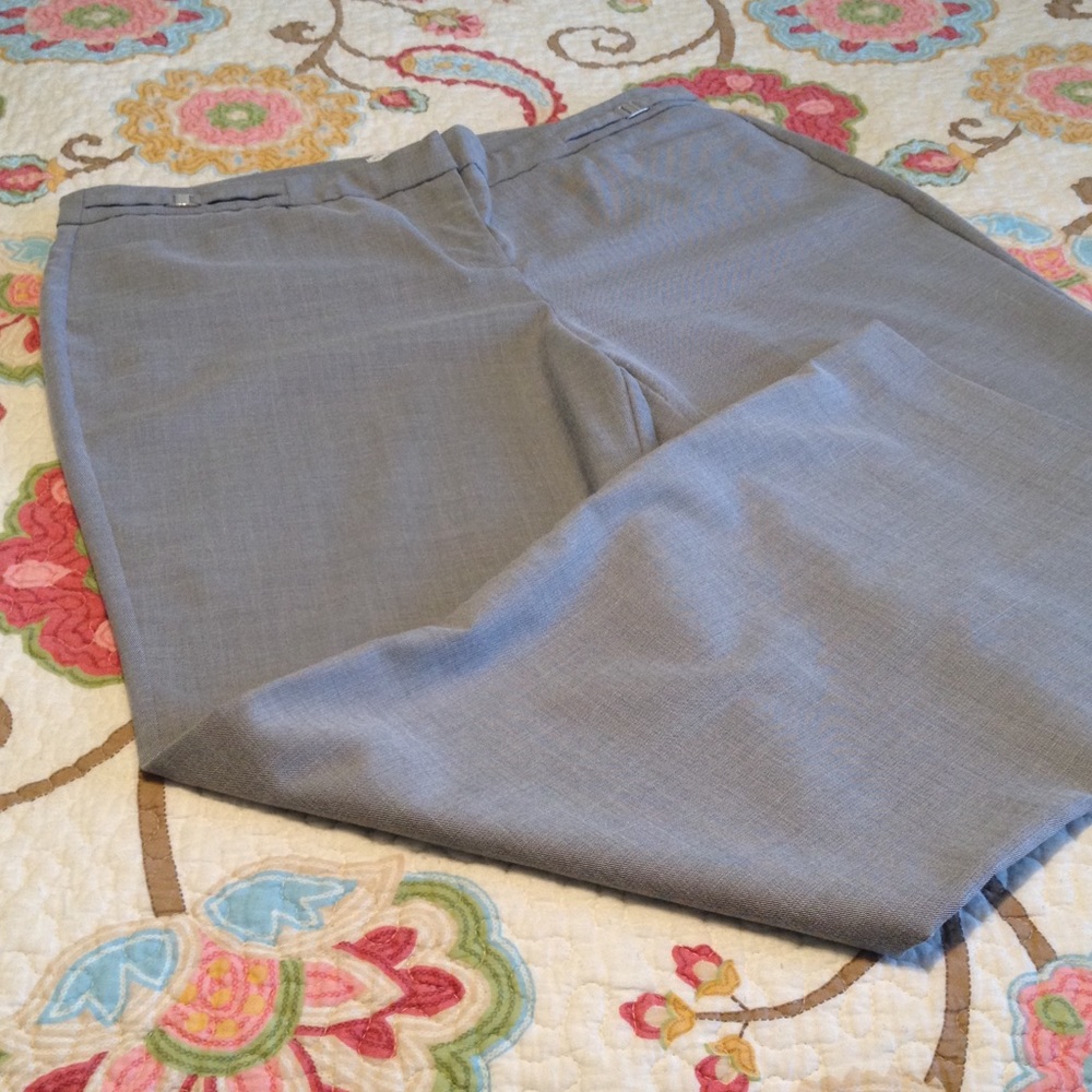 NYC gray scratch plaid trousers