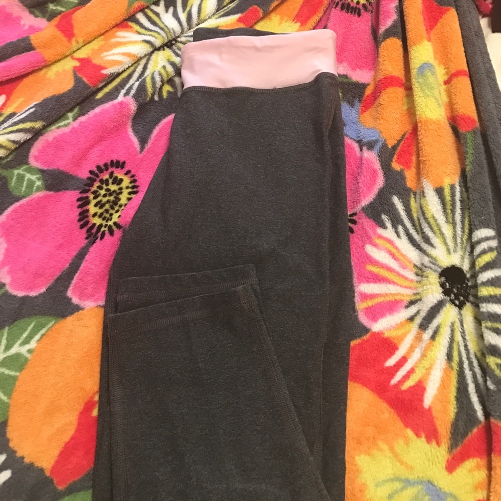 Grey fitted crops