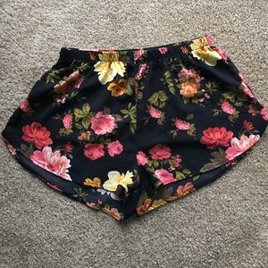 Floral shorts in Medium
