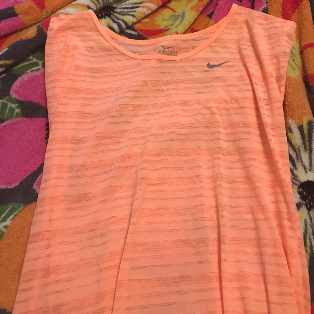Nike fit breathable shirt