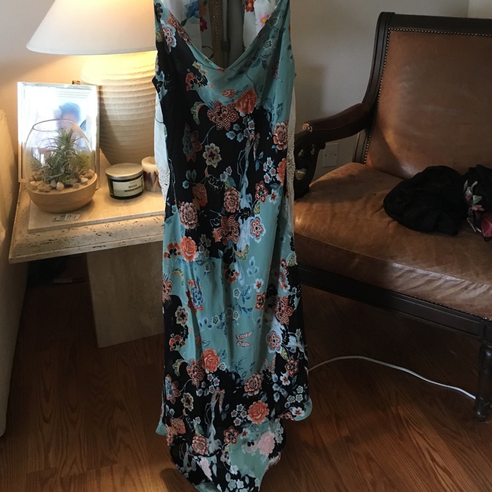 Alluring - Picture 3 of 4