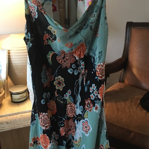 Alluring - Picture 2 of 4