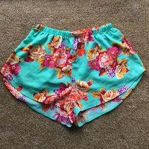 Floral shorts in Medium