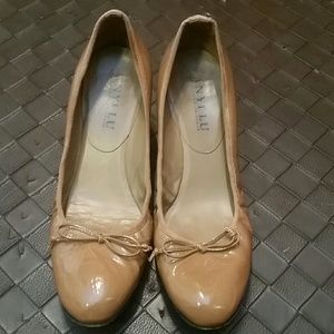 Patten leather women's pumps