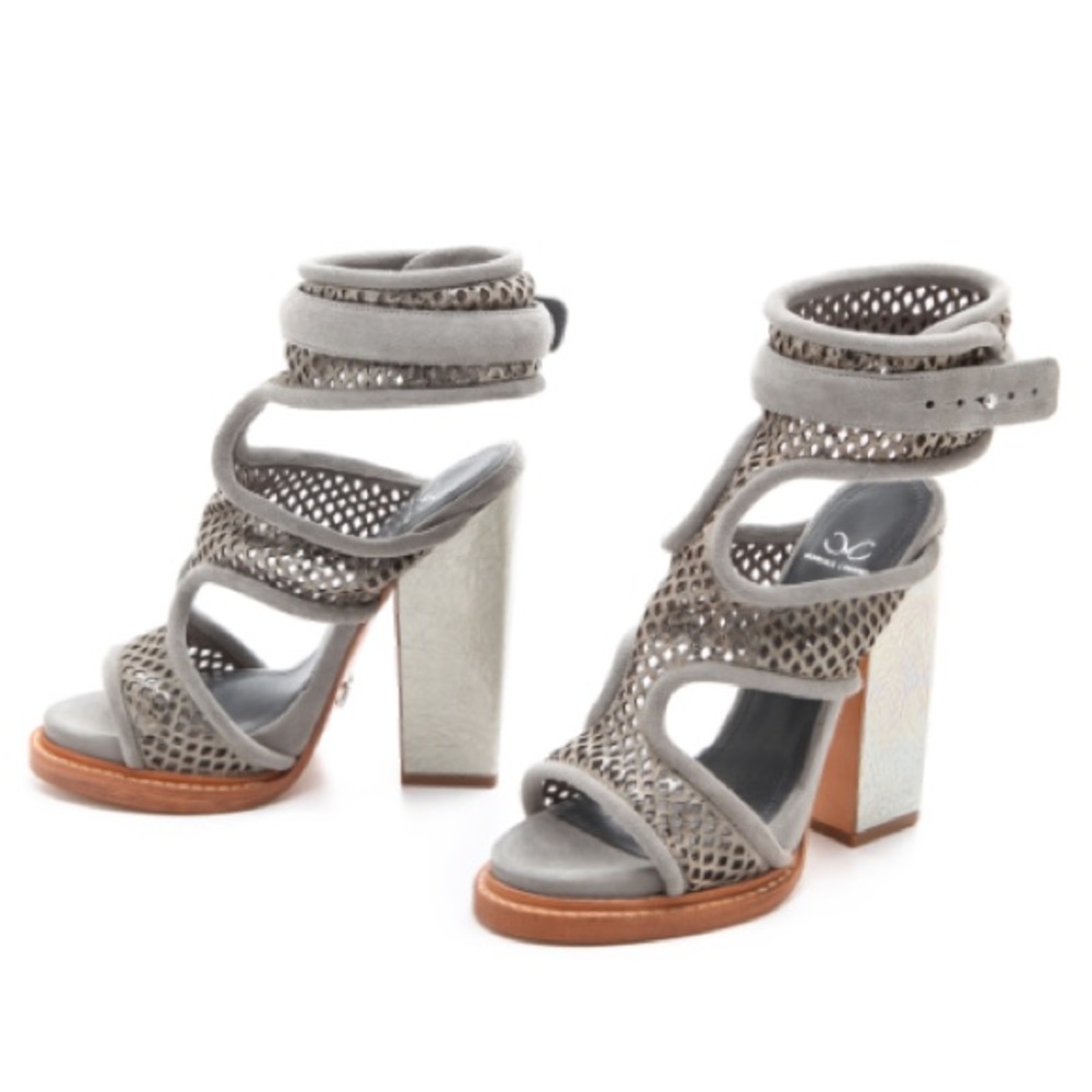 ✨REDUCED✨ Worn 1x - “Faiza” Cuff Sandals