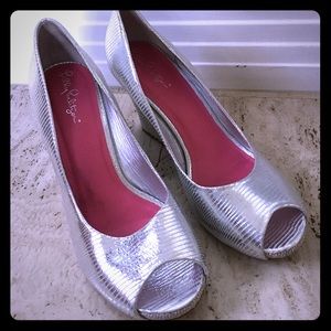 Silver wedges