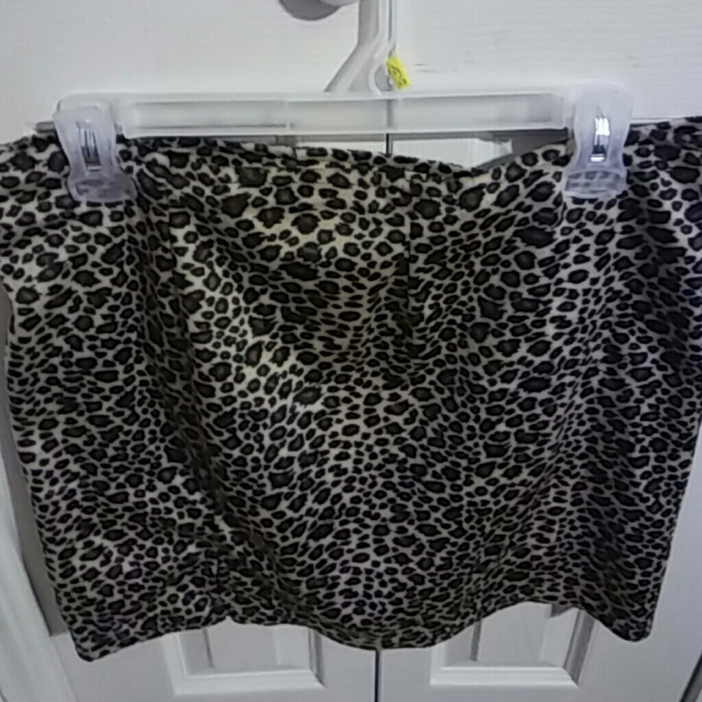 Leopard skirt