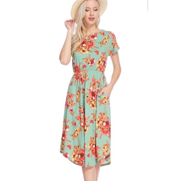 NEW FIT & FLARE FLORAL DRESS❗️Closet Closing❗️ - Picture 2 of 6